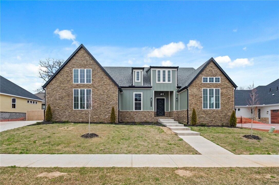 Property Photo:  810 Greenhorn Street  AR 72712 