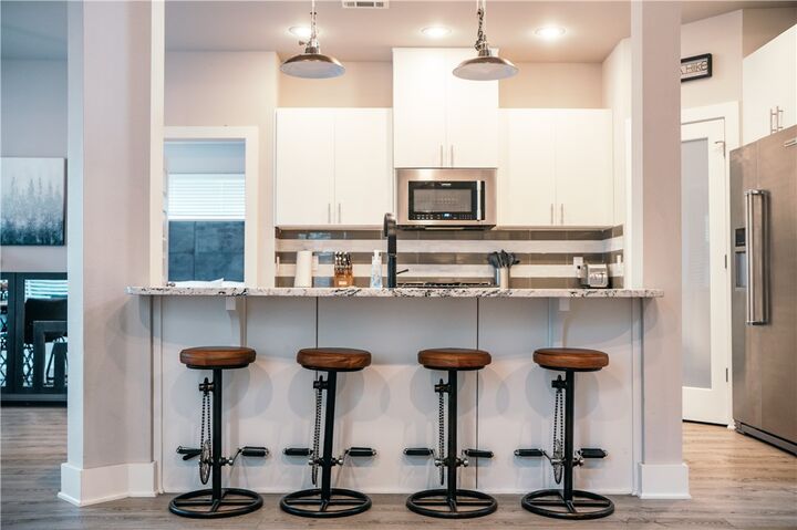 Property Photo:  905 N Main Street  AR 72712 