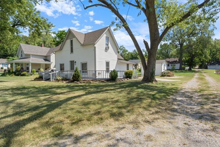 Property Photo:  411 N Maple Street  AR 72761 