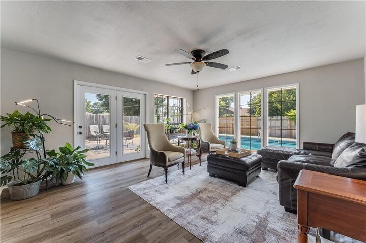 Property Photo: 1902 SE Lawrence Street AR 72712