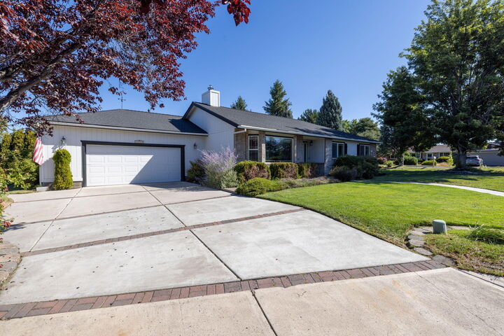 Property Photo:  2114 NW Canyon Drive Or  OR 97756 