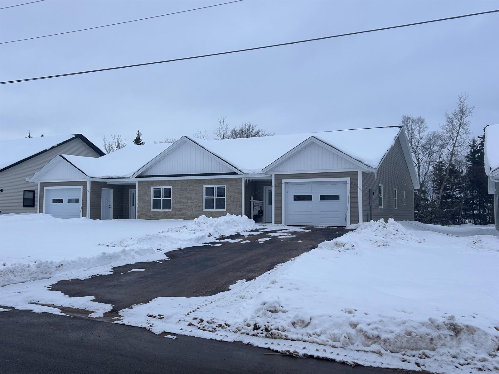 Property Photo:  33 Fairdale Drive  PE C1C 0Y7 