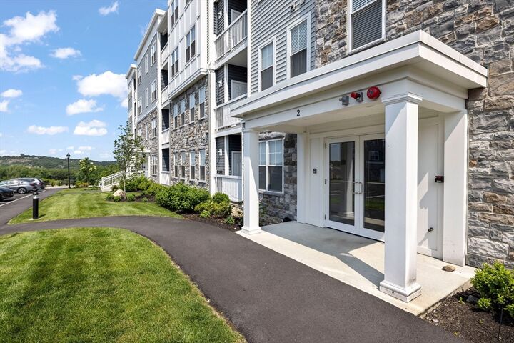 Property Photo:  2 Stratton Dr 102  MA 01801 