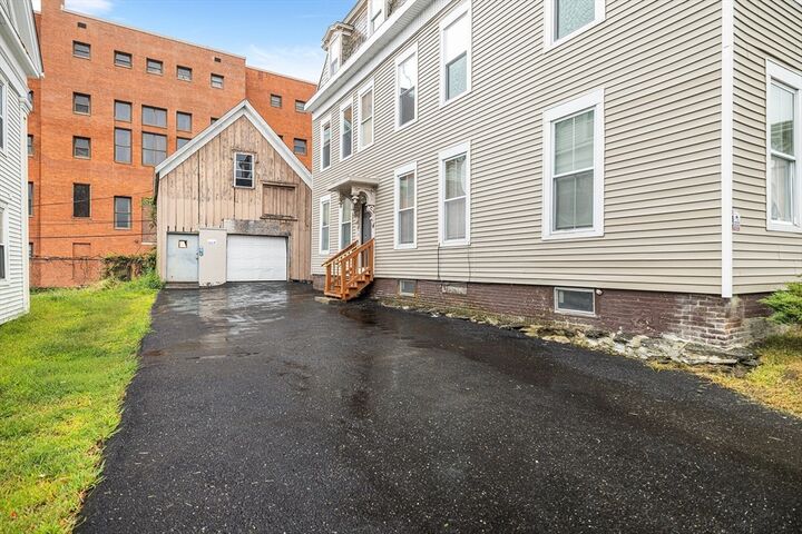 Property Photo: 10 Sycamore Street MA 01608
