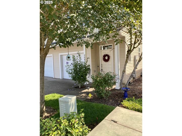 Property Photo:  1541 NE 10th Pl  OR 97013 