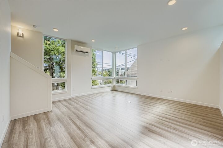 Property Photo: 5111 NE Ravenna Ave A WA 98105
