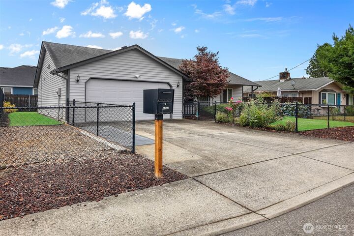 Property Photo:  2320  36th Avenue  WA 98632 