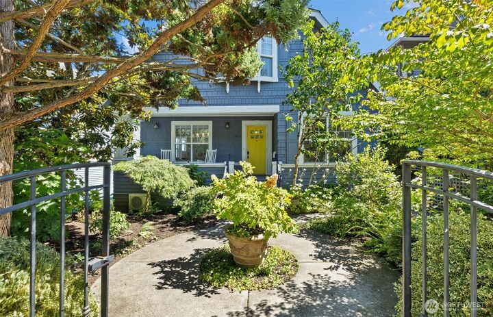 Property Photo:  1612  37th Avenue  WA 98122 