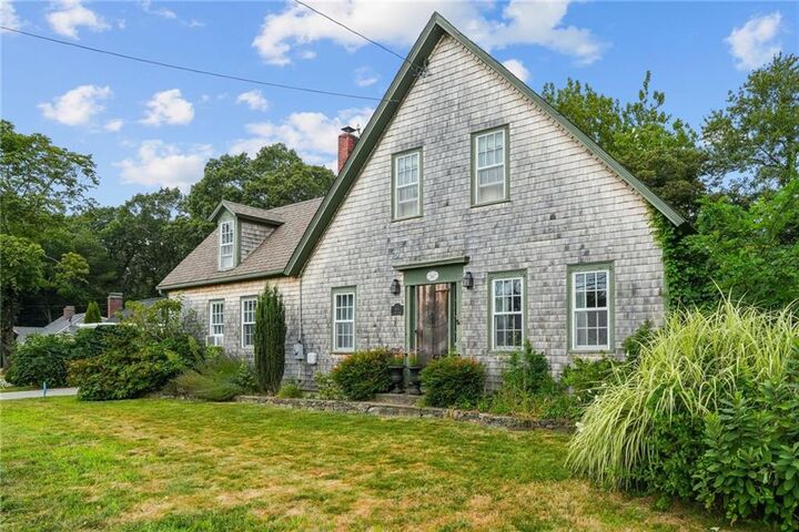 671 County Road  Barrington RI 02806 photo