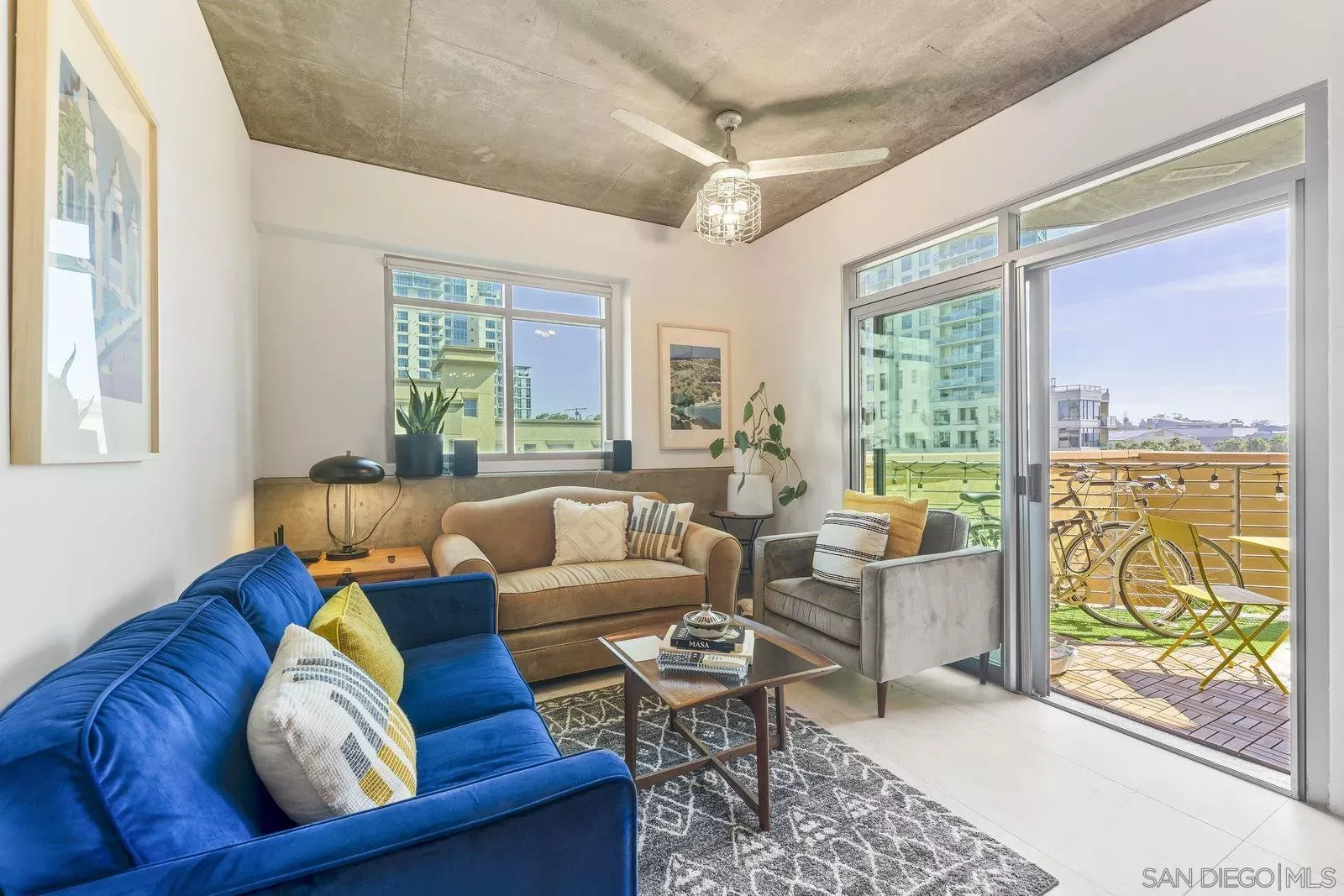Property Photo: 801 Ash St 302 CA 92101