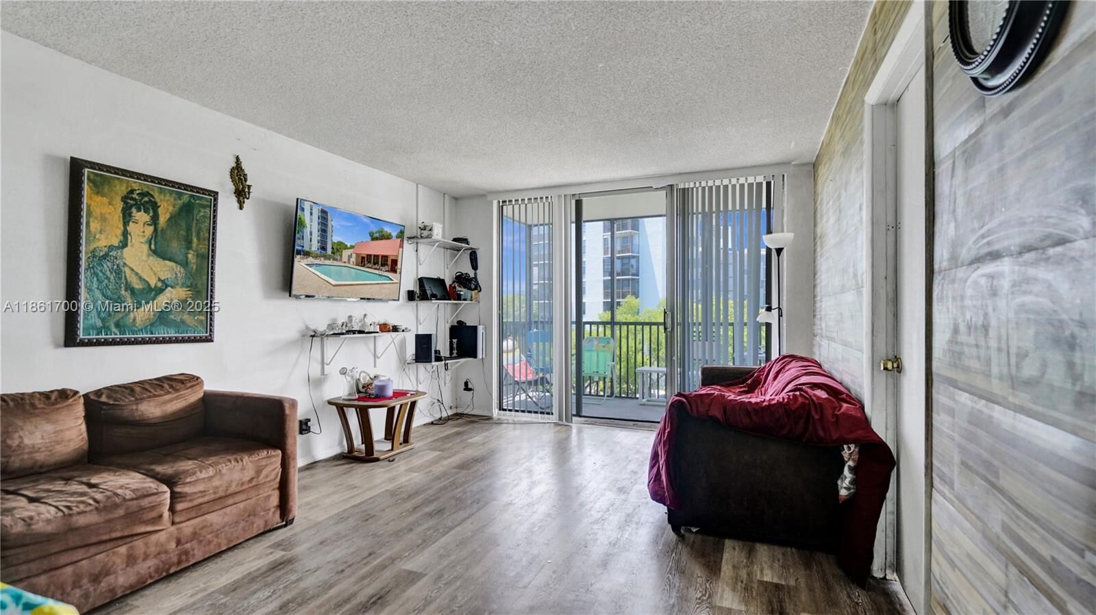 Property Photo: 3101 N Country Club Dr 401 FL 33180