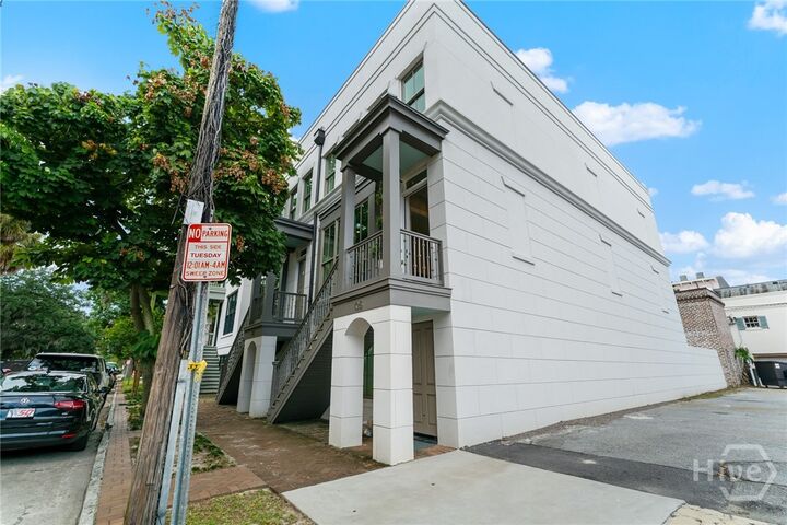 Property Photo:  105 E Gordon Street  GA 31401 