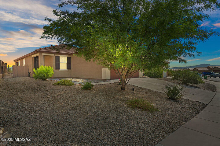 Property Photo: 806 W Calle Calca AZ 85629