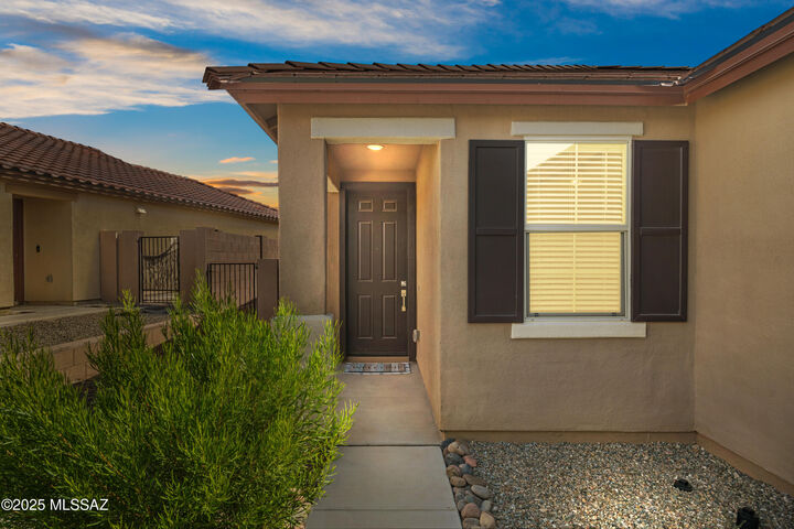 Property Photo:  806 W Calle Calca  AZ 85629 