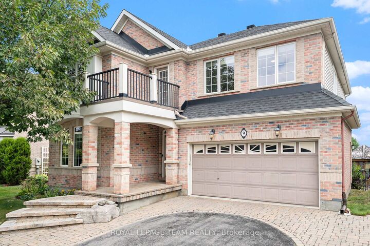 Property Photo: 9 Fencerow Way ON K2J 4X8