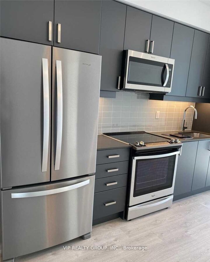 Property Photo:  7895 Jane Street Lph18  ON L4K 2M7