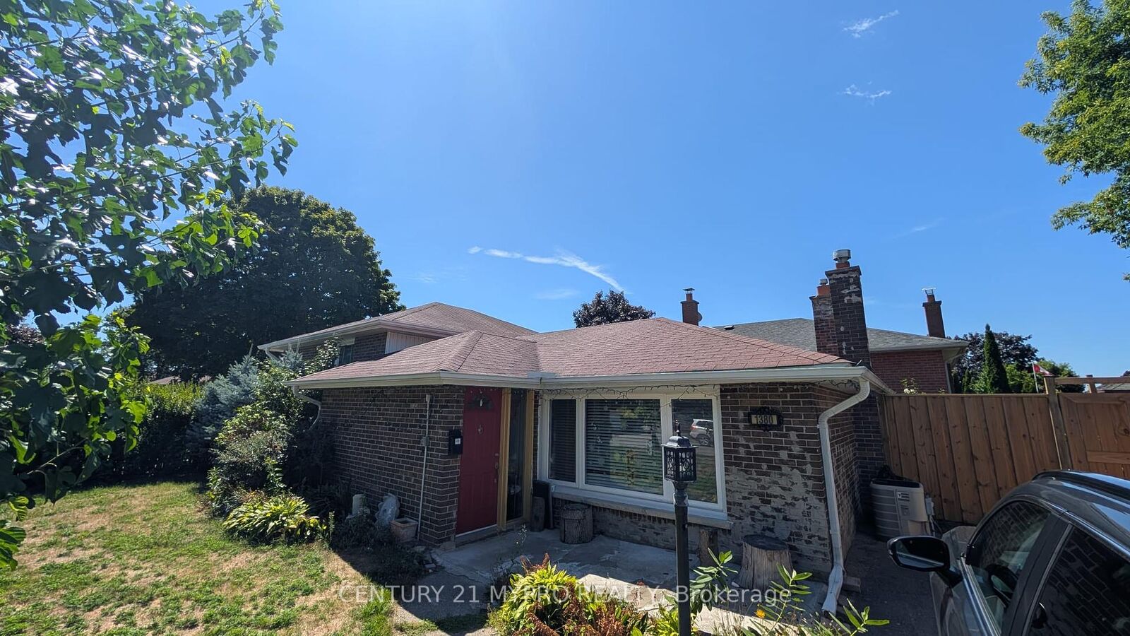 Property Photo:  1380 Sarcee Street  ON L1G 4N3 