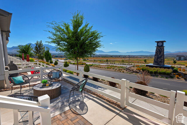 Property Photo: 937 W Sunspear Dr S UT 84045