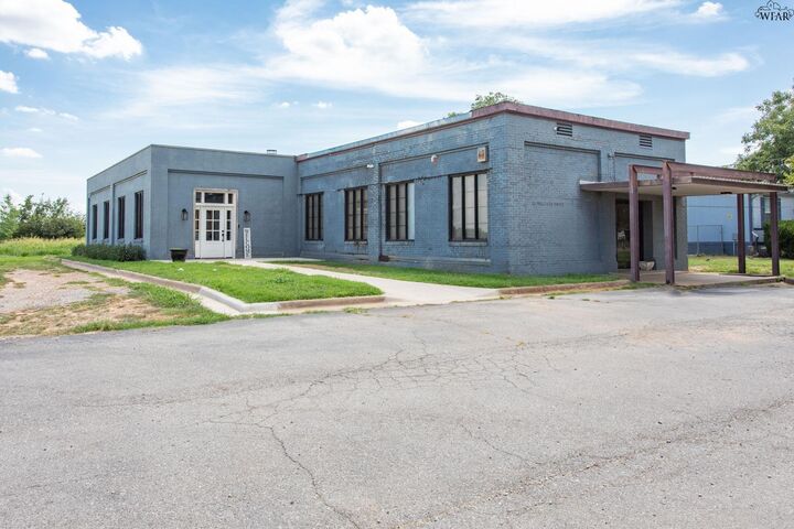 Property Photo: 111 W Williams Drive TX 76354