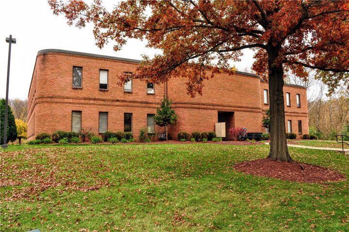 Property Photo: 2550 Boyce Plaza Rd #204 PA 15241