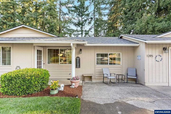 Property Photo: 1285 Dawn Dr OR 97383