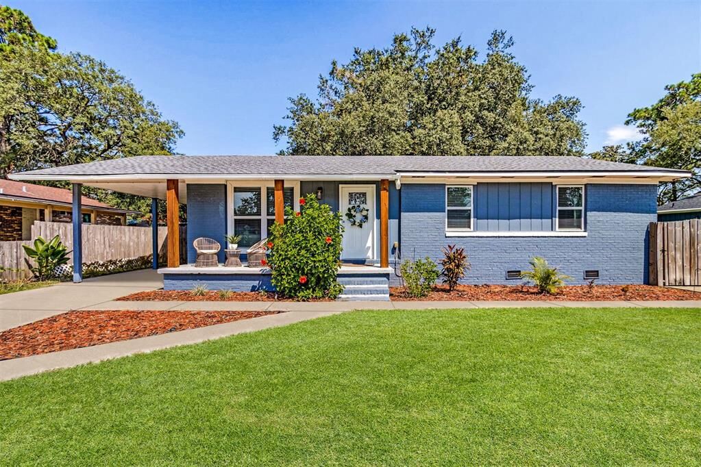 Property Photo: 924 Division Street FL 32034