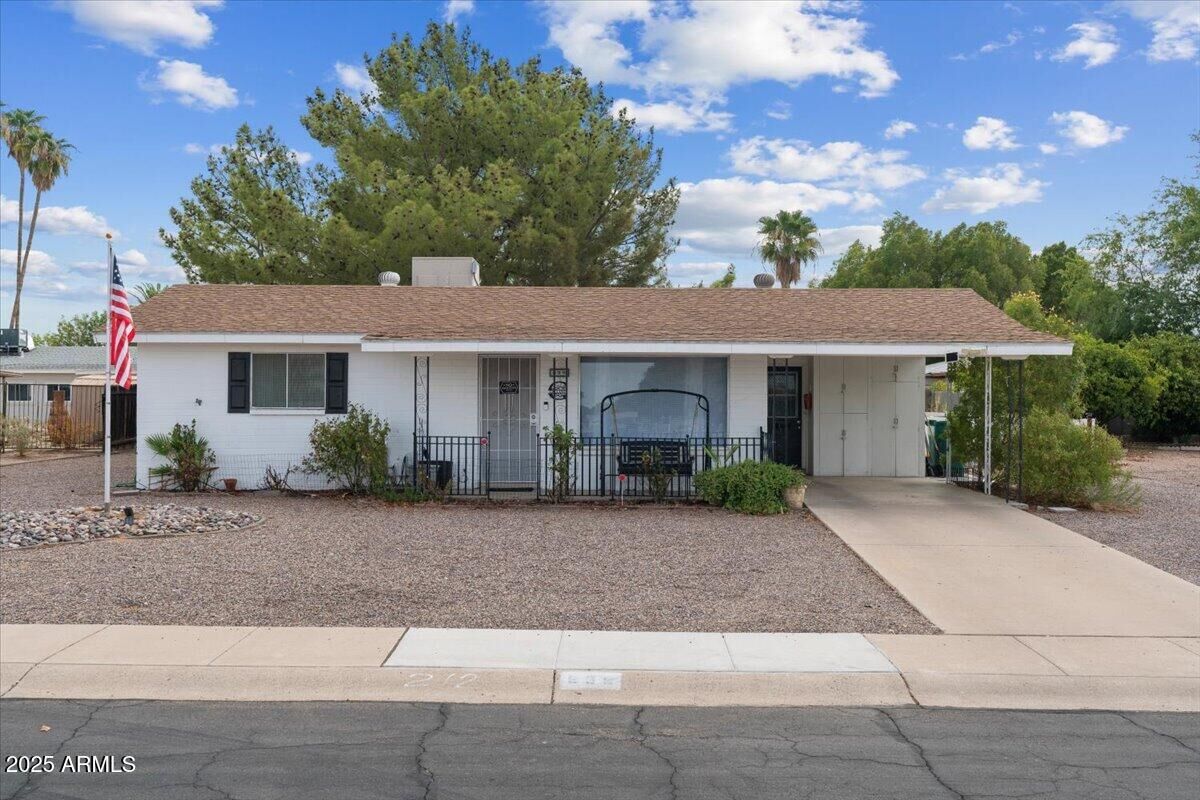 Property Photo: 639 N 57th Place AZ 85205