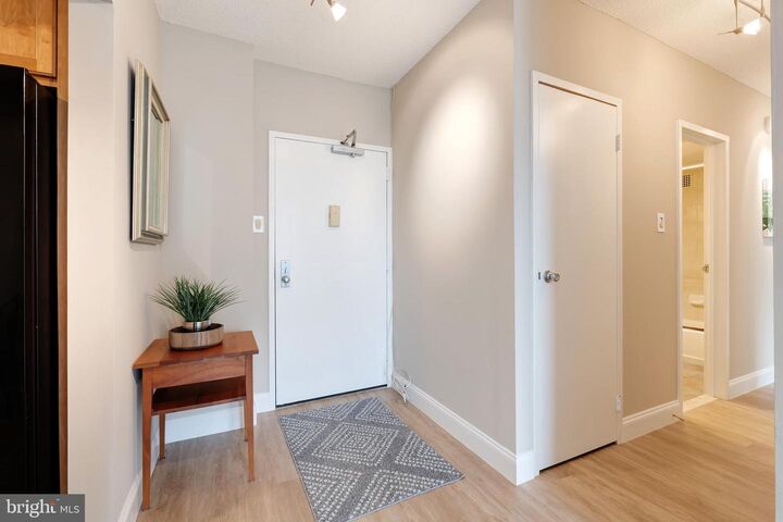 Property Photo:  4141 N Henderson Road 805  VA 22203 
