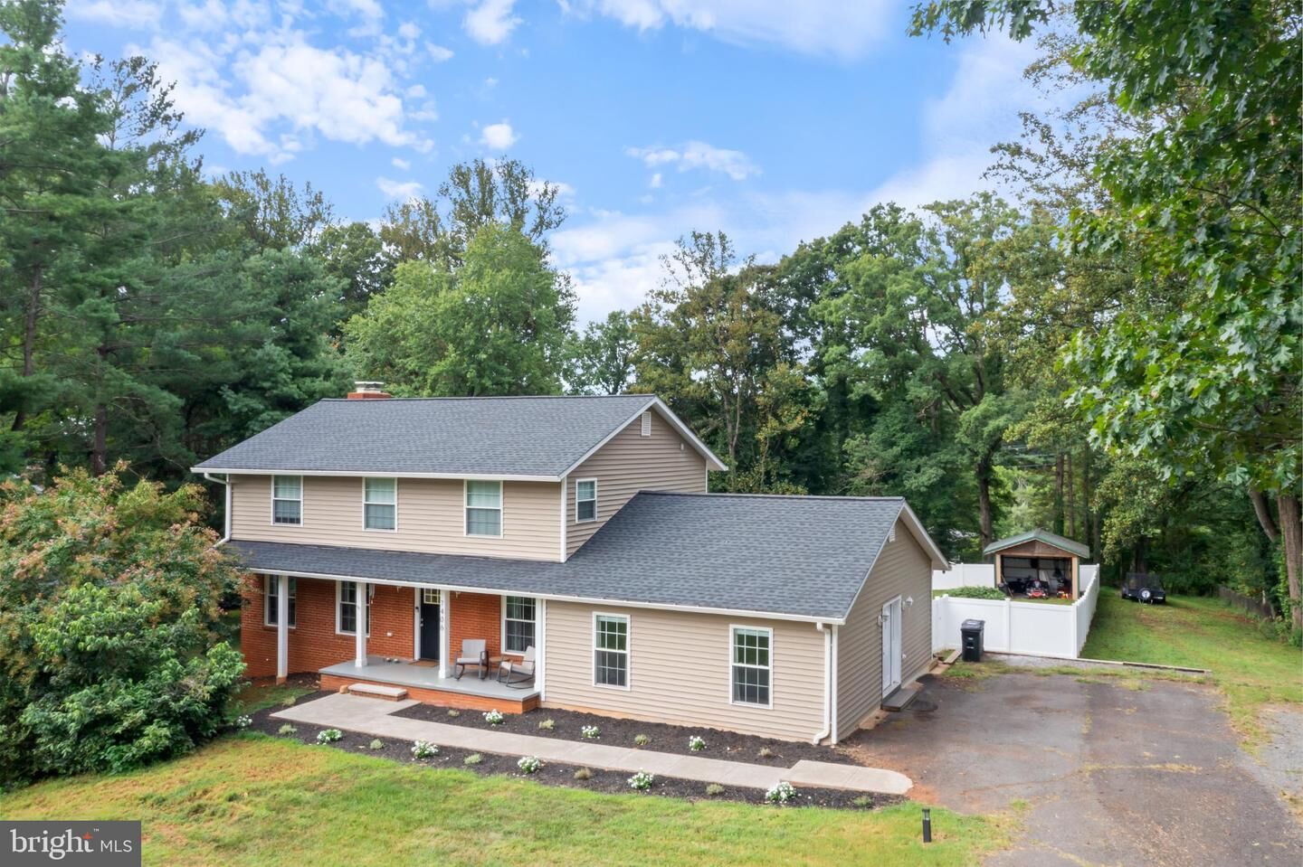 Property Photo: 7406 Stuart Circle VA 20187