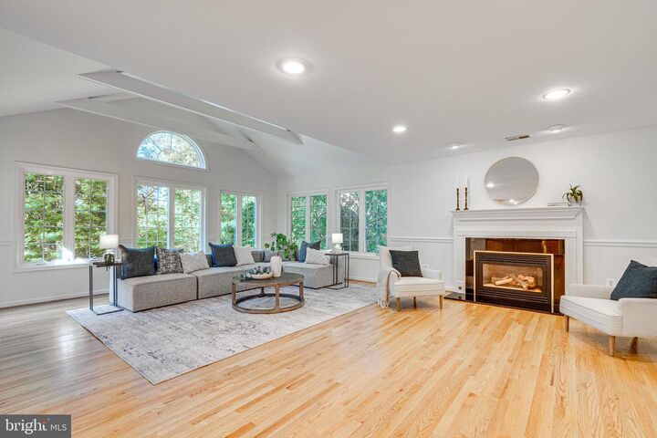 Property Photo: 1374 Carpers Farm Way VA 22182
