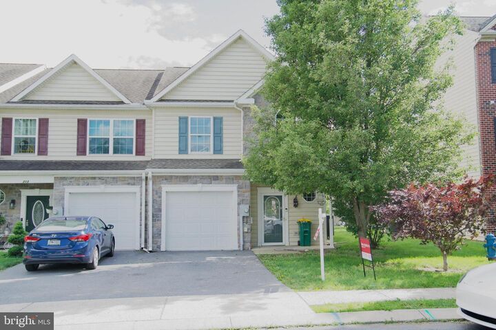 215 Whitley Drive Drive  Chambersburg PA 17202 photo