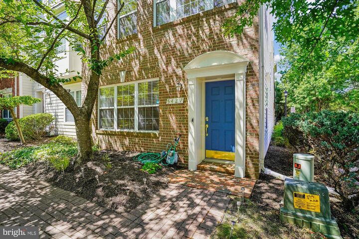 Property Photo: 5427 Cheyenne Knoll Place VA 22312