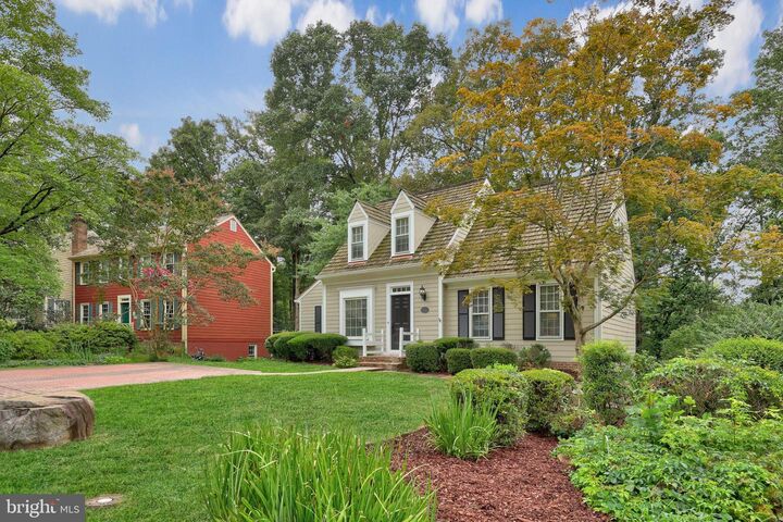 Property Photo: 11990 Farrabow Lane VA 22192
