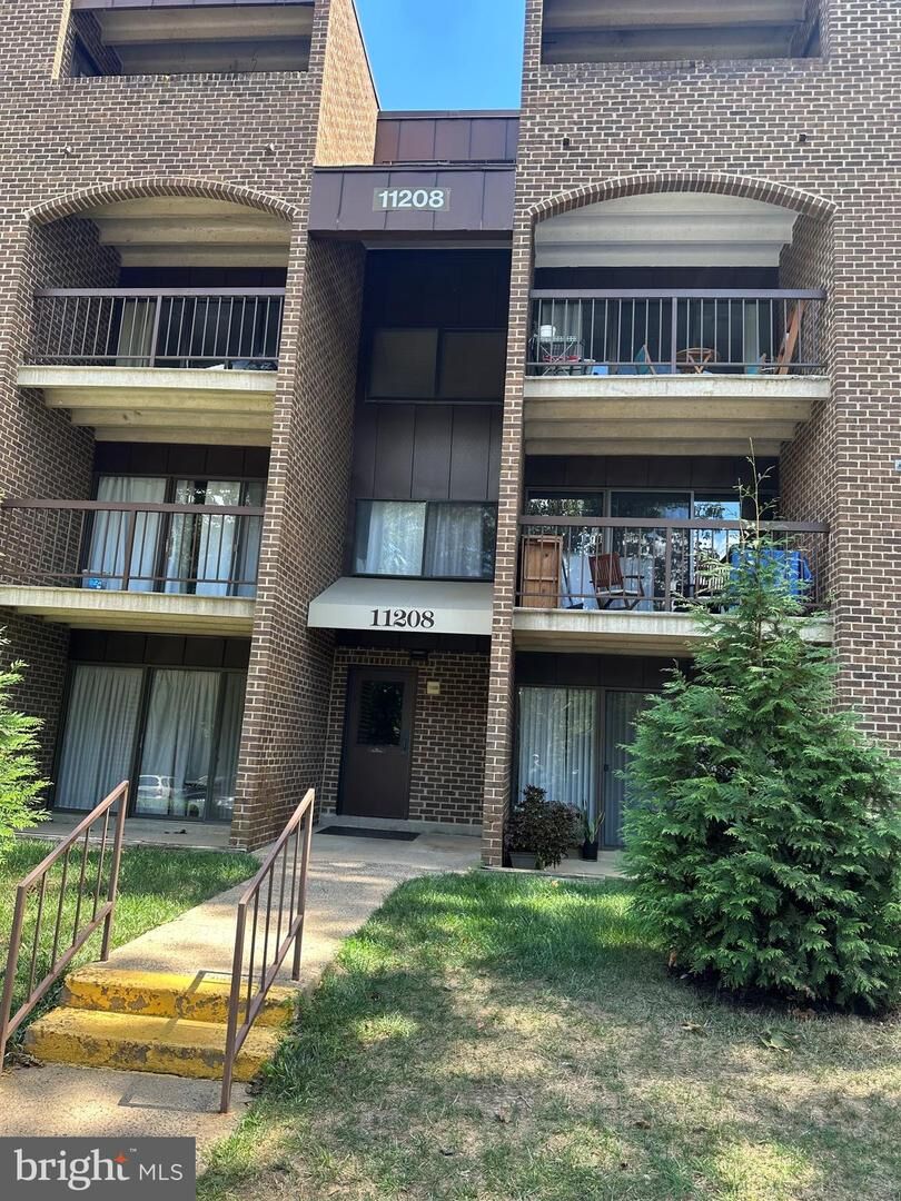 Property Photo: 11208 Chestnut Grove Square 11208-209 VA 20190