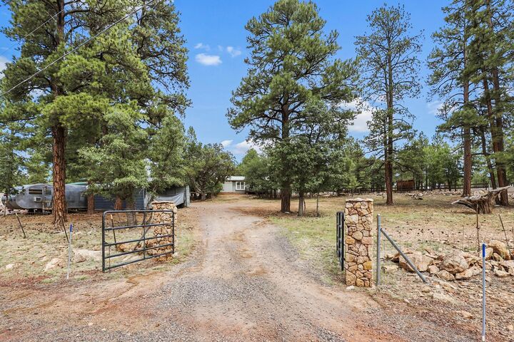 Property Photo: 1875 Short Street AZ 86024