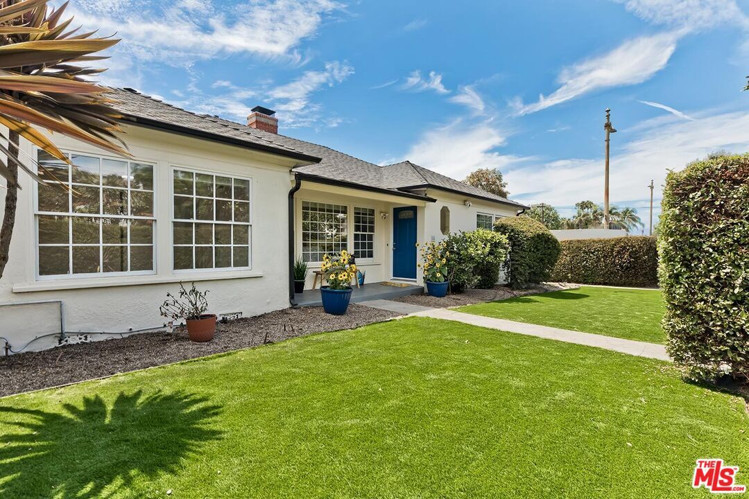 Property Photo: 2201 Linnington Ave CA 90064