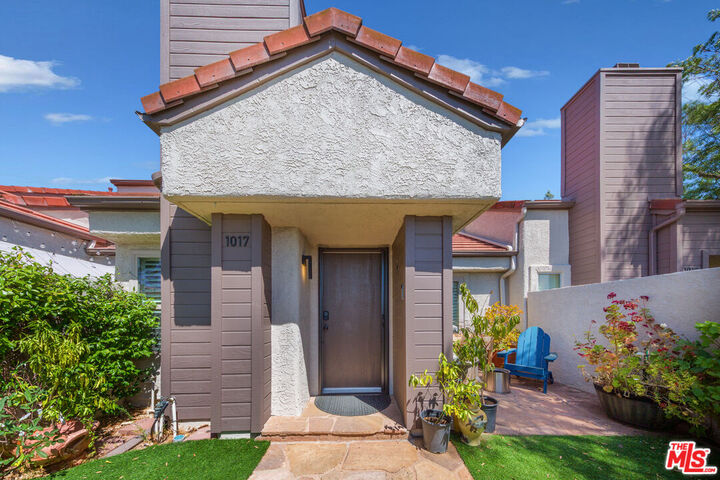 Property Photo: 1017 Via Colinas CA 91362