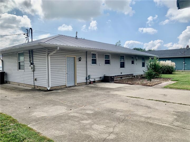 Property Photo:  1105 Merchant Street  IL 62401 