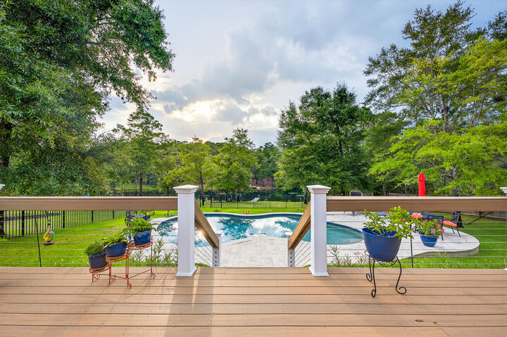 Property Photo: 4036 Lakeview Drive FL 32539