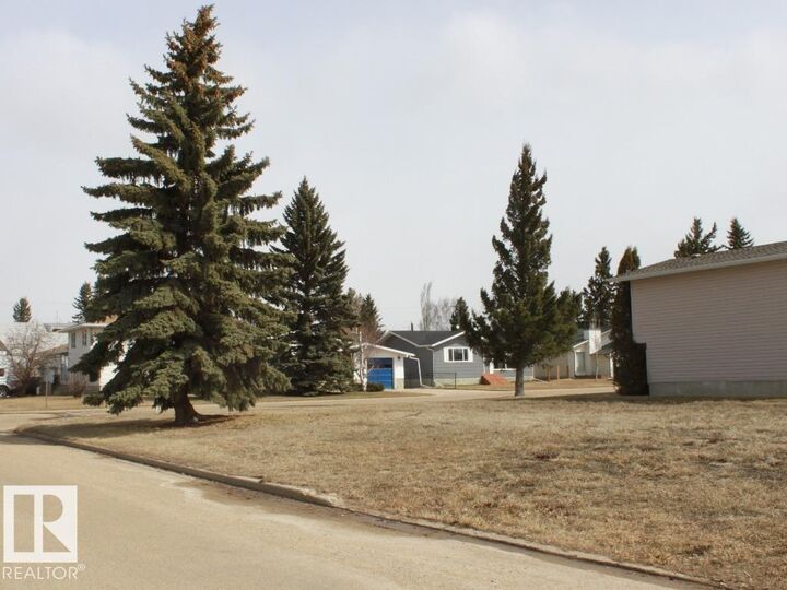 Property Photo:  5515 48 Street  AB T0B 4J0 