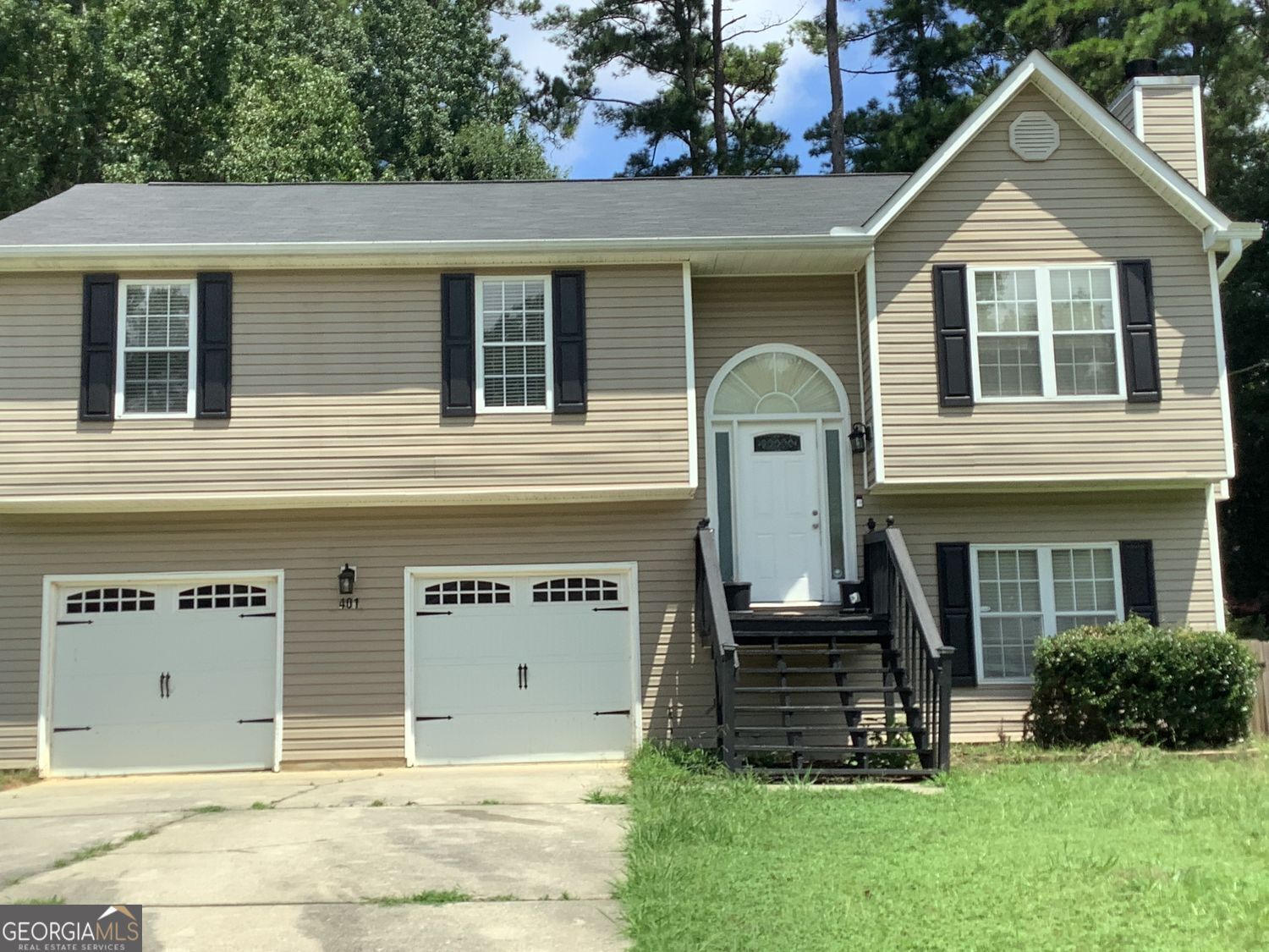 Property Photo: 401 SW Montgomery Place NW 401 GA 30238