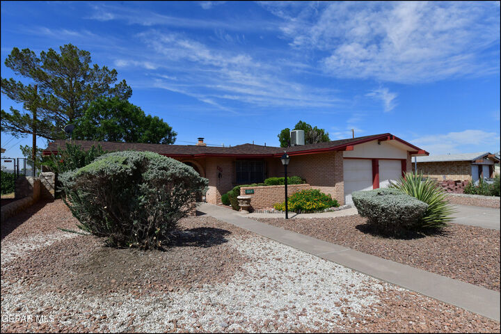 Property Photo: 213 Vista Bonita Street TX 79912