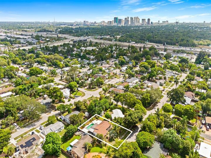 Property Photo:  2341 SW 15th St  FL 33312 