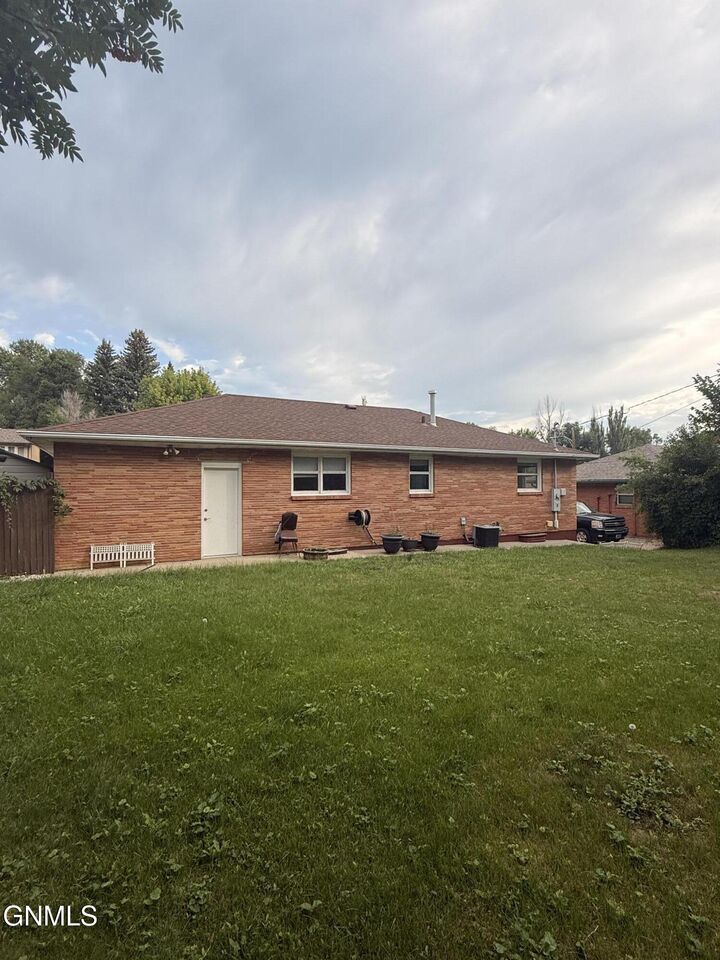 1105 6th Street NW  Mandan ND 58554 photo