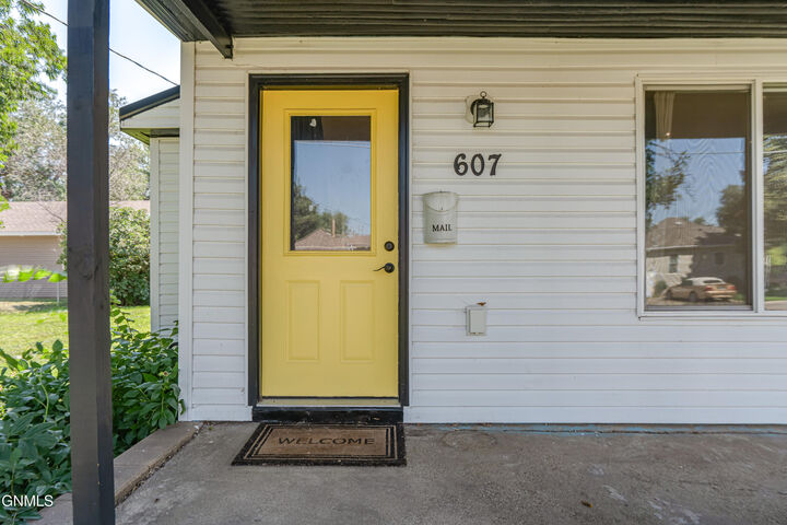 Property Photo:  607 3rd Street SW  ND 58554 