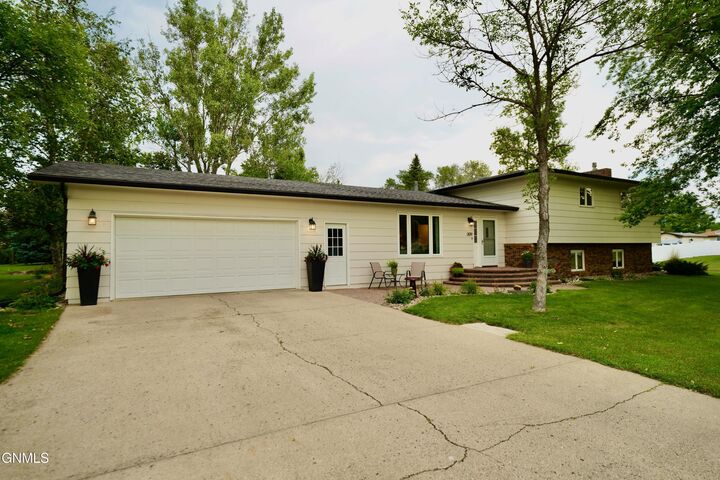 309 17th Street NE  Jamestown ND 58401 photo