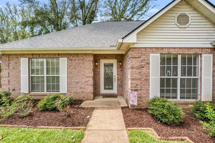 Property Photo: 105 Copperfield Ct MS 39759