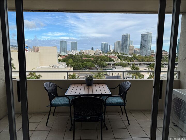 Property Photo:  920 Ward Avenue 9B  HI 96814 