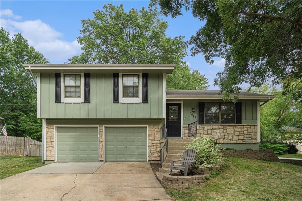 Property Photo: 1412 S Pawnee Drive KS 66062