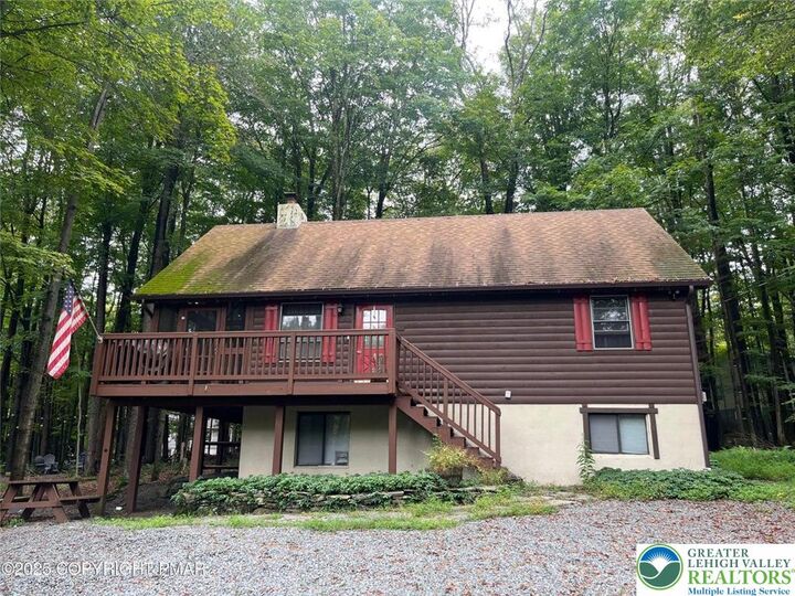 Property Photo: 139 Lakeview Drive W PA 18436